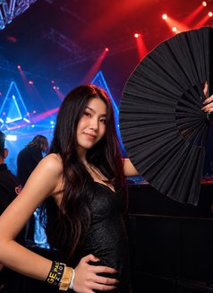 Lisa - escort in Singapore Photo 13 of 16