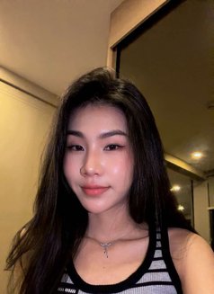 Lisa - escort in Singapore Photo 15 of 16