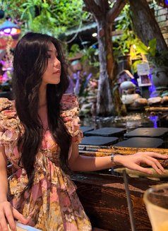 Lisa - escort in Singapore Photo 16 of 16