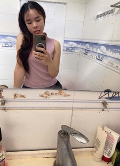Lisa - puta in Dubai Photo 2 of 4