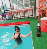 Lisa - puta in Gurgaon Photo 2 of 2
