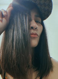 Lisa - puta in Gurgaon Photo 2 of 3