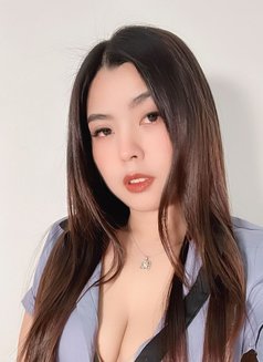 Lisa - escort in Muscat Photo 2 of 3