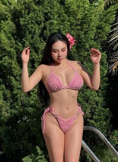 Lisa Tran - puta in Dubai Photo 1 of 10