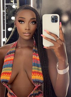 Lisa - escort in Dubai Photo 3 of 5