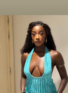 Lisa - escort in Dubai Photo 4 of 5