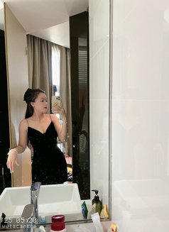 Lisa - puta in Doha Photo 7 of 7