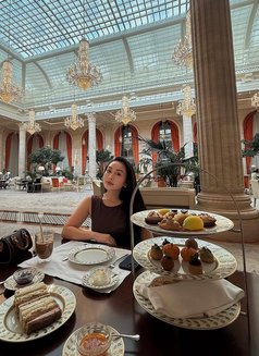 Lisa - escort in Doha Photo 2 of 9