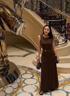 Lisa - escort in Doha Photo 3 of 9