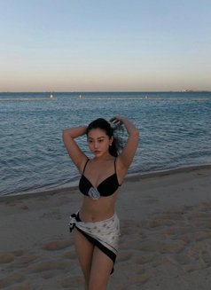 Lisa - escort in Doha Photo 5 of 9