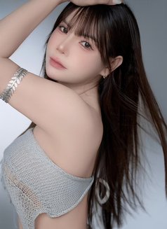 Lisa - escort in Doha Photo 5 of 7