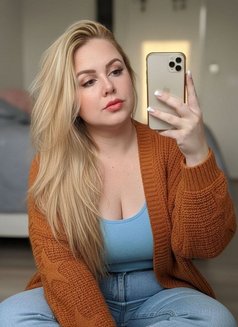 Lisa - escort in Ho Chi Minh City Photo 1 of 2