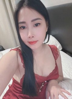 Lisa - puta in Singapore Photo 3 of 5