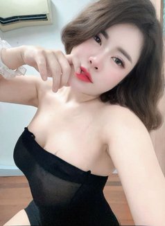 Lisa - escort in Singapore Photo 4 of 8