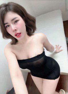 Lisa - escort in Singapore Photo 8 of 8