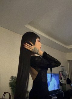 Lisa - puta in Dubai Photo 4 of 5