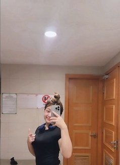 Lisaa - puta in Mumbai Photo 2 of 3