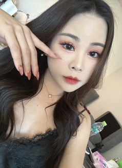 Lisajung - Transsexual escort in Tokyo Photo 1 of 5