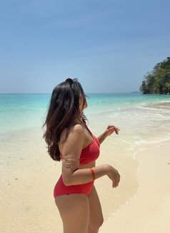 Lise - escort in Maldives Photo 1 of 4