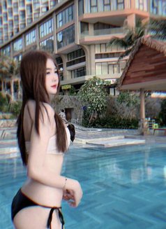 Lita - puta in Dubai Photo 1 of 1
