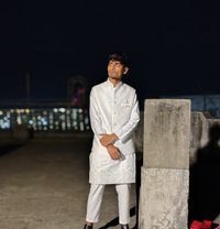 Little Bigbull - Acompañantes masculino in Kolkata