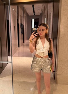 Little Kate 19 yo - puta in Dubai Photo 10 of 11