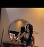 Little Thai Girl Hana - puta in Riyadh Photo 1 of 7
