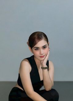 Liv - escort in Manila Photo 2 of 4