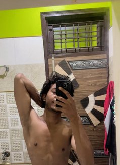 Liv - Male escort in New Delhi Photo 3 of 3