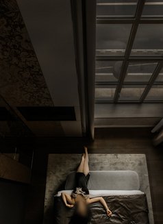 Livia Davis - puta in Dubai Photo 3 of 7