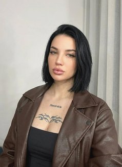 Liviani - escort in Dubai Photo 5 of 6