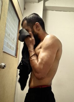 Livinglone - Male escort in Kolkata Photo 4 of 6