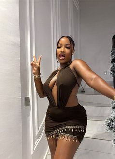 Livy - escort in Abidjan Photo 1 of 3