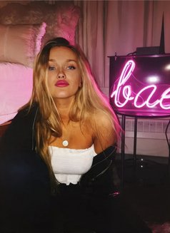 Liya - escort in Bangkok Photo 2 of 8