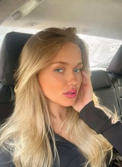 Liya - escort in Bangkok Photo 3 of 8