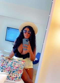 Liyah - escort in Abu Dhabi Photo 4 of 14