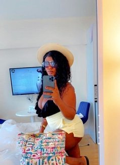 Liyah - escort in Abu Dhabi Photo 7 of 14