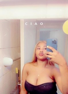 Liyah - escort in Abu Dhabi Photo 9 of 14