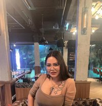 Liyah - puta in Pattaya Photo 5 of 14