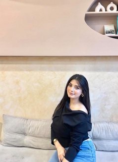 Liz - escort in Dubai Photo 4 of 8