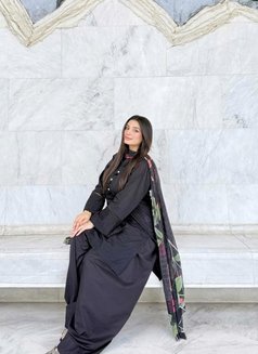Liz - escort in Dubai Photo 5 of 8