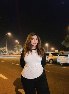 Liz - escort in Dubai Photo 3 of 8