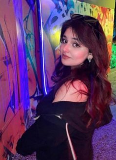 Kanwal - puta in Dubai Photo 1 of 6
