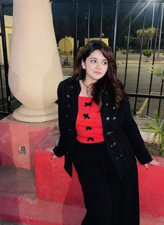 Kanwal - puta in Dubai Photo 2 of 6
