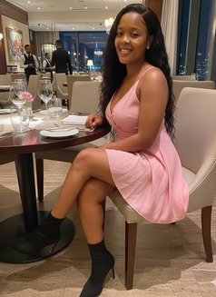 Liz - Intérprete de adultos in Nairobi Photo 2 of 2