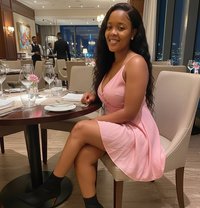Liz - adult performer in Nairobi