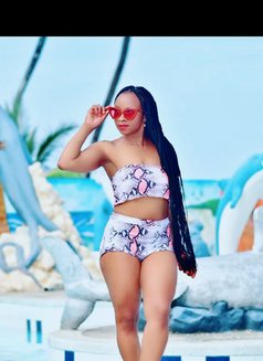 Liz - masseuse in Nairobi Photo 4 of 4