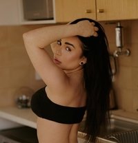 Liz Lopes - puta in Singapore