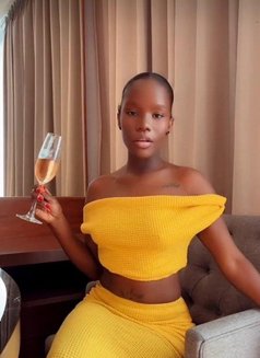 Liz - escort in Phuket Photo 4 of 6