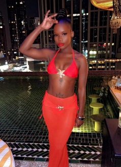 Liz - escort in Phuket Photo 5 of 6